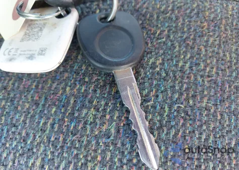 2001 Chevrolet Silverado 1500 из США, поврежденный, VIN 1GCEC14W61Z170314